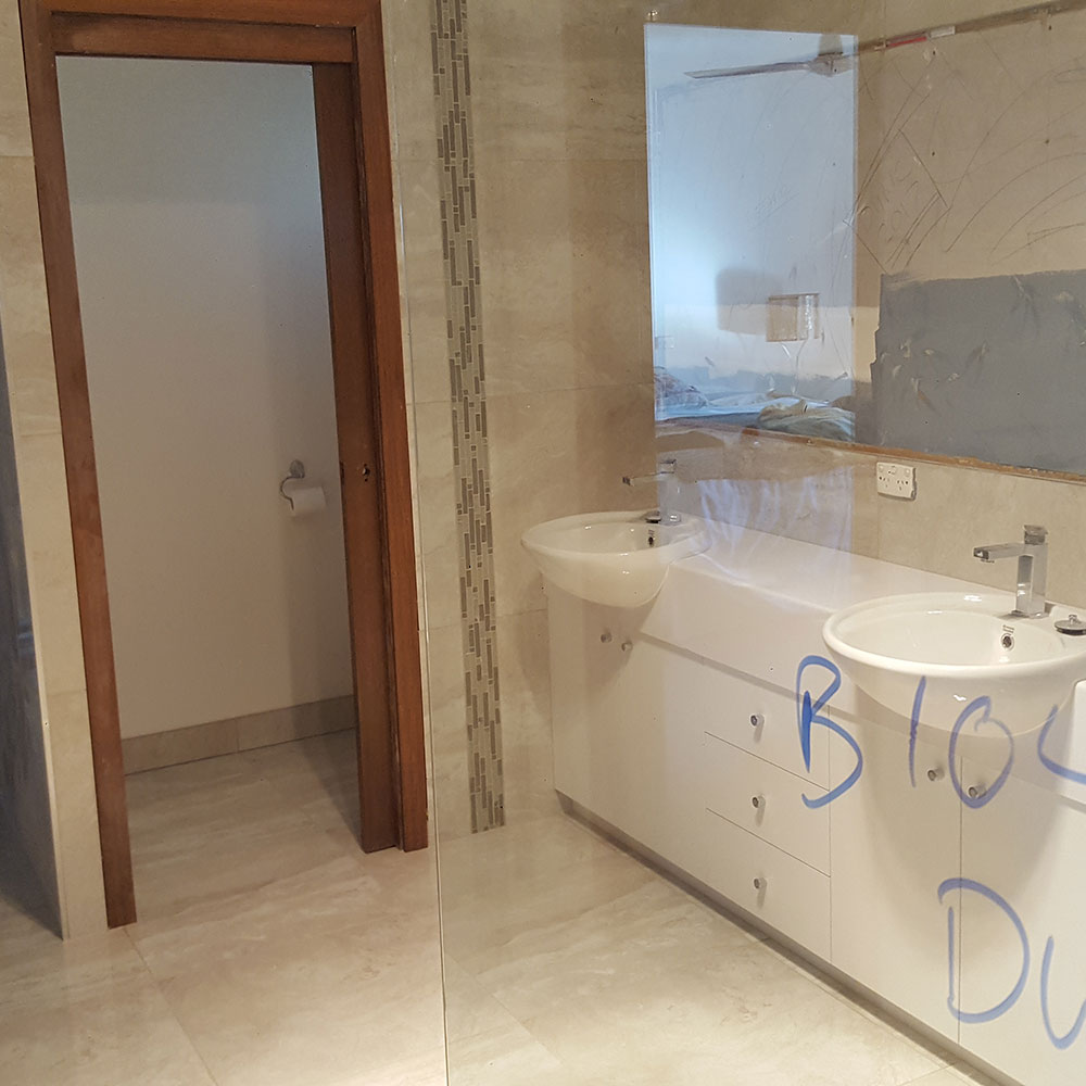 Luxury bathroom built by Anthony Duncan Buikders Pty Ltd.
